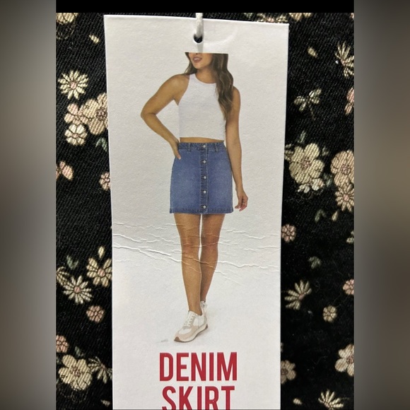 ⭐️$5 Add-on NWT A Line Black Floral Denim Skirt Sz X-Large - Picture 6 of 10